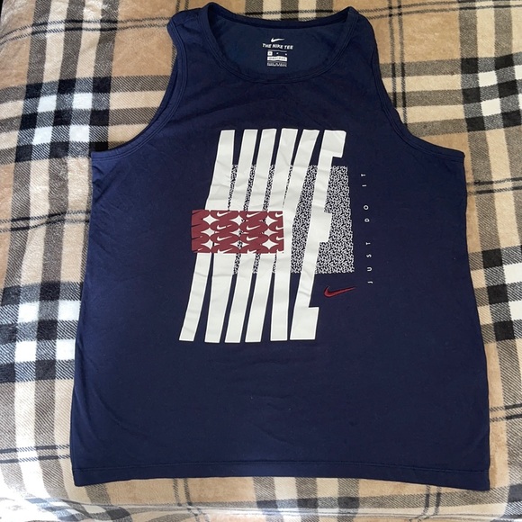 🔥🔥NIKE SHIRT🔥🔥 - Picture 1 of 3